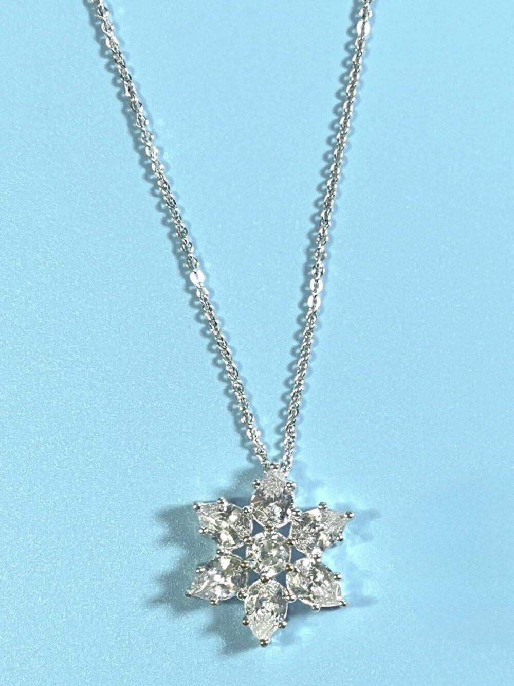 Clear Rhinestone Flower Pendant Necklace Silver Tone Chain Retro Evening Jewelry